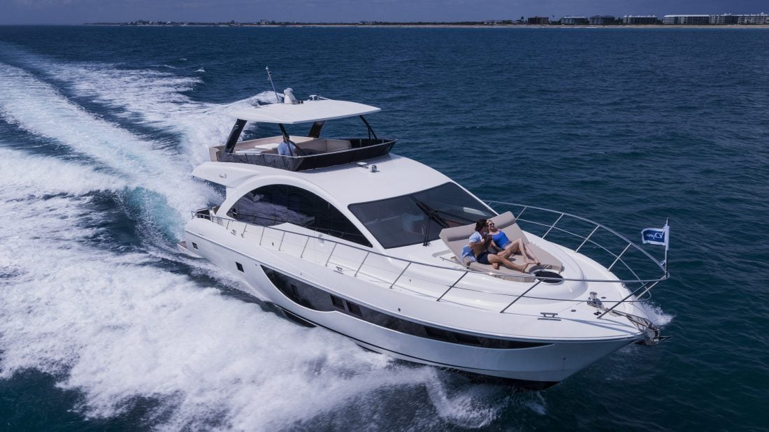 New Dyna 63 Flybridge On Display At Palm Beach Boat Show! - Dyna Yachts