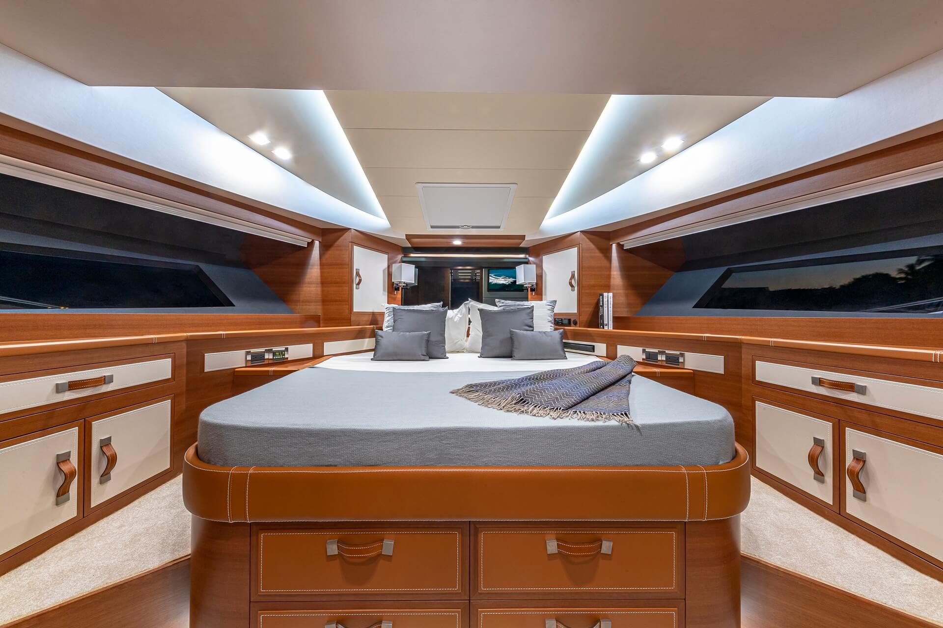 2022 Dyna 63 Flybridge Yacht